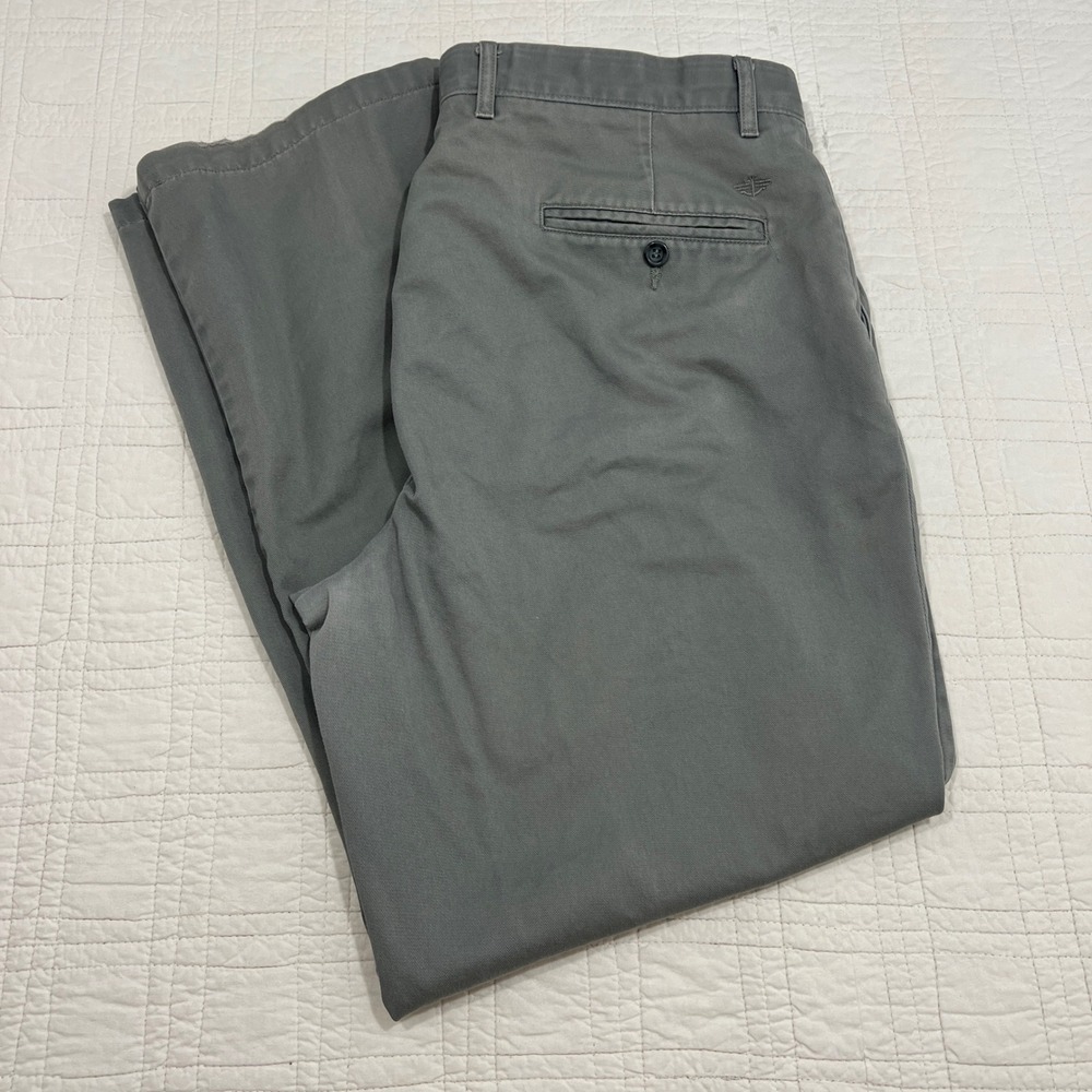 Dockers D3 Classic Fit Gray Chino Pants Mens 38x32* Flat Front Cotton *NOTE